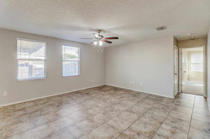 2,195/Mo, 1237 Candler Dr Lancaster, TX 75134 Family Room View