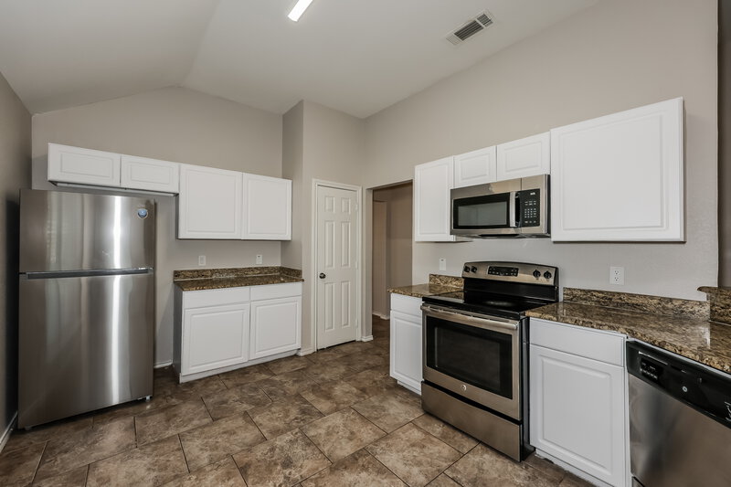 2,250/Mo, 2805 St Croix Ave Lancaster, TX 75146 Kitchen View