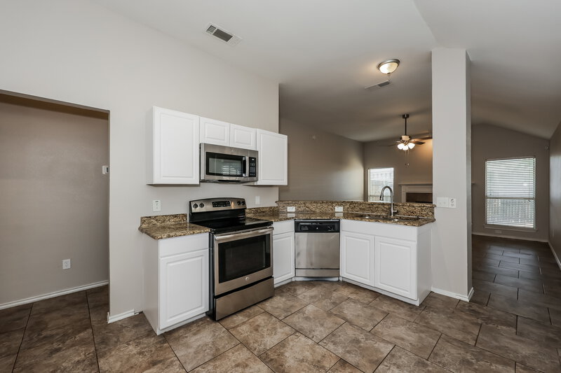 2,250/Mo, 2805 St Croix Ave Lancaster, TX 75146 Kitchen View 2