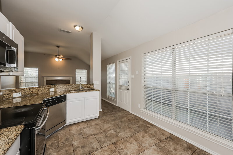 2,250/Mo, 2805 St Croix Ave Lancaster, TX 75146 Kitchen View 3