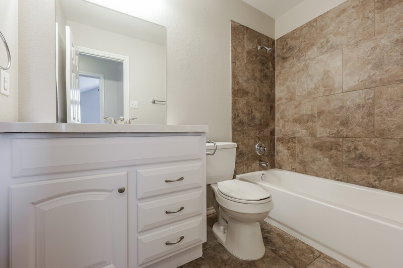 2,250/Mo, 2805 St Croix Ave Lancaster, TX 75146 Bathroom View