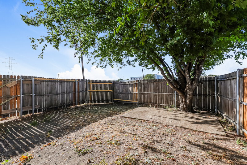 2,250/Mo, 2805 St Croix Ave Lancaster, TX 75146 Rear View