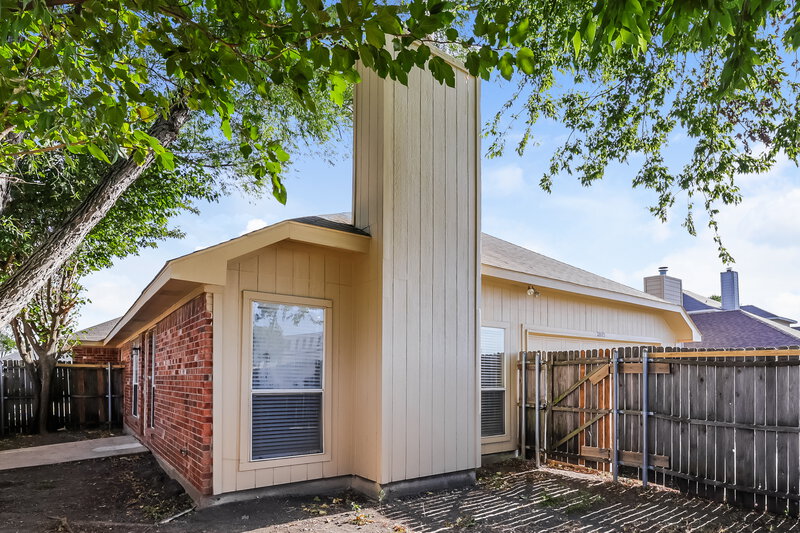 2,250/Mo, 2805 St Croix Ave Lancaster, TX 75146 Rear View 2