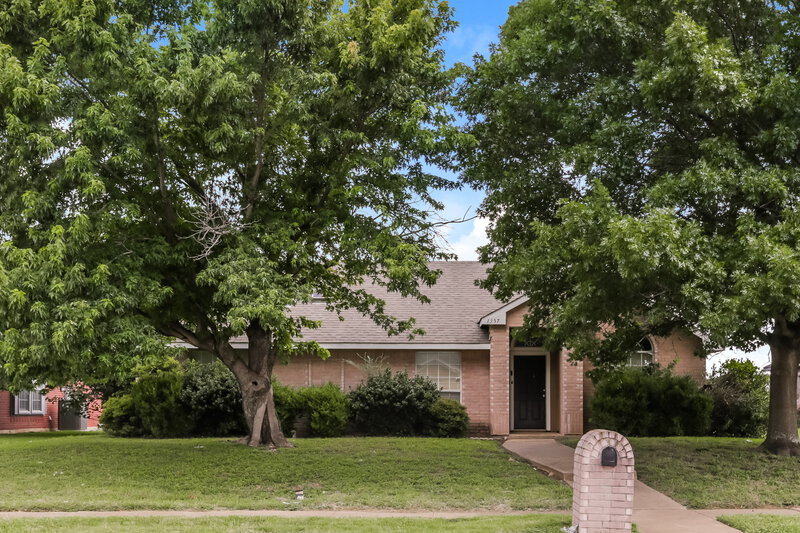 2,020/Mo, 1357 Meadow Creek Dr Lancaster, TX 75146 External View