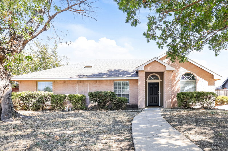 1,885/Mo, 1357 Meadow Creek Dr Lancaster, TX 75146 External View
