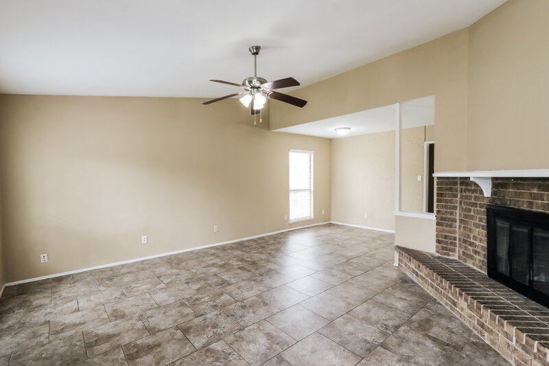 2,340/Mo, 3809 Hunters Trail Mesquite, TX 75150 Living Room View 2