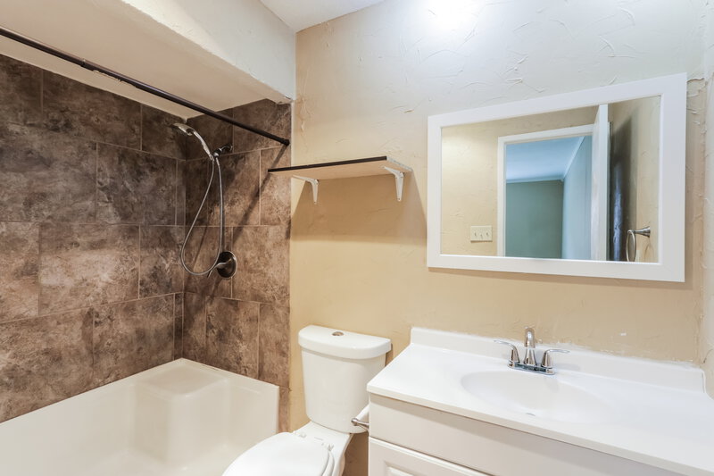 2,340/Mo, 3809 Hunters Trail Mesquite, TX 75150 Main Bathroom View