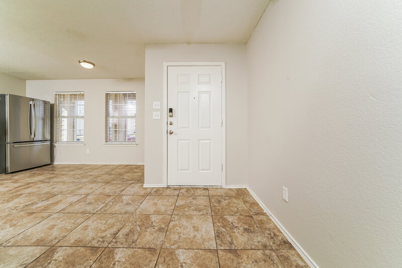 2,000/Mo, 1724 Red Cloud Dr Dallas, TX 75217 Foyer View