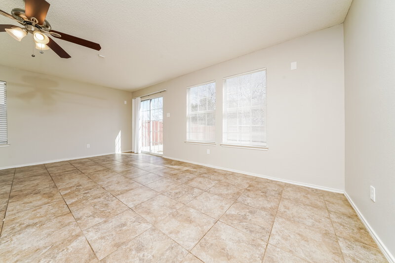 2,000/Mo, 1724 Red Cloud Dr Dallas, TX 75217 Living Room View