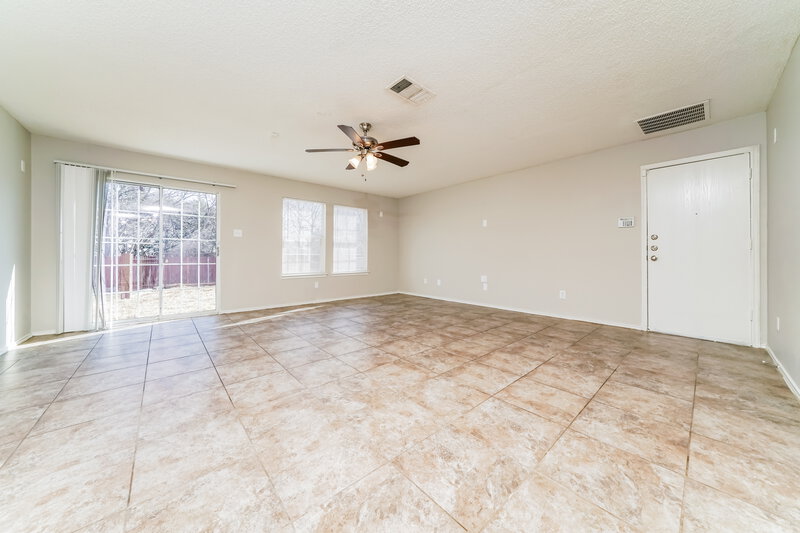 2,000/Mo, 1724 Red Cloud Dr Dallas, TX 75217 Living Room View 2