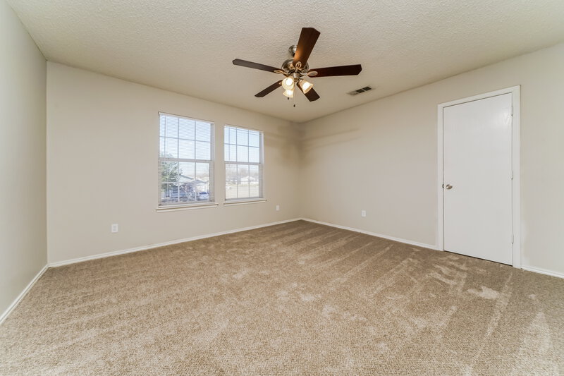 2,000/Mo, 1724 Red Cloud Dr Dallas, TX 75217 Main Bedroom View