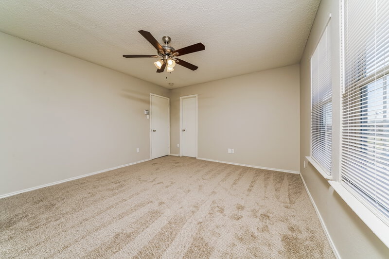 2,000/Mo, 1724 Red Cloud Dr Dallas, TX 75217 Main Bedroom View 2