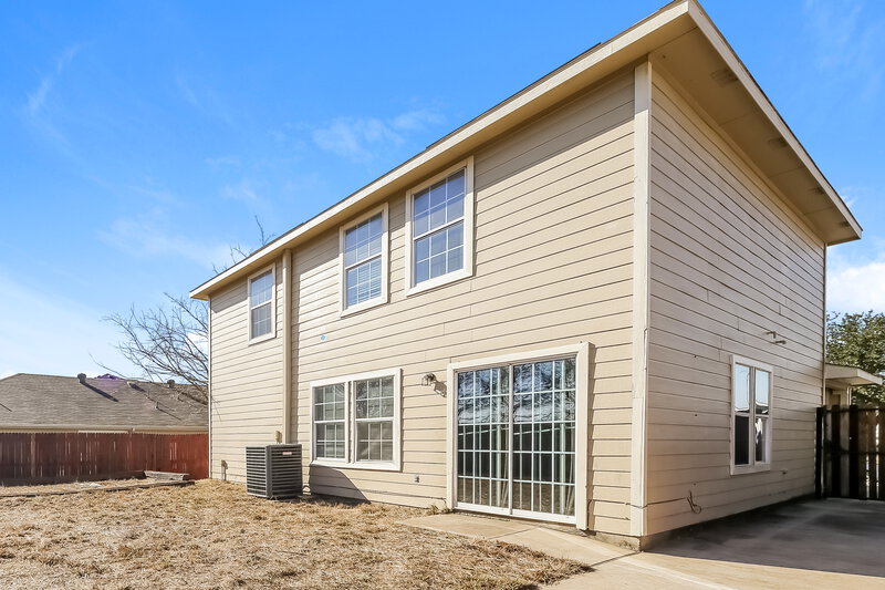 2,000/Mo, 1724 Red Cloud Dr Dallas, TX 75217 Rear View