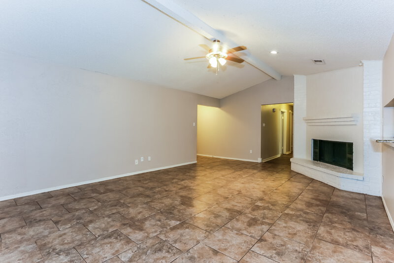 2,070/Mo, 230 Lemon Dr Arlington, TX 76018 Living Room View