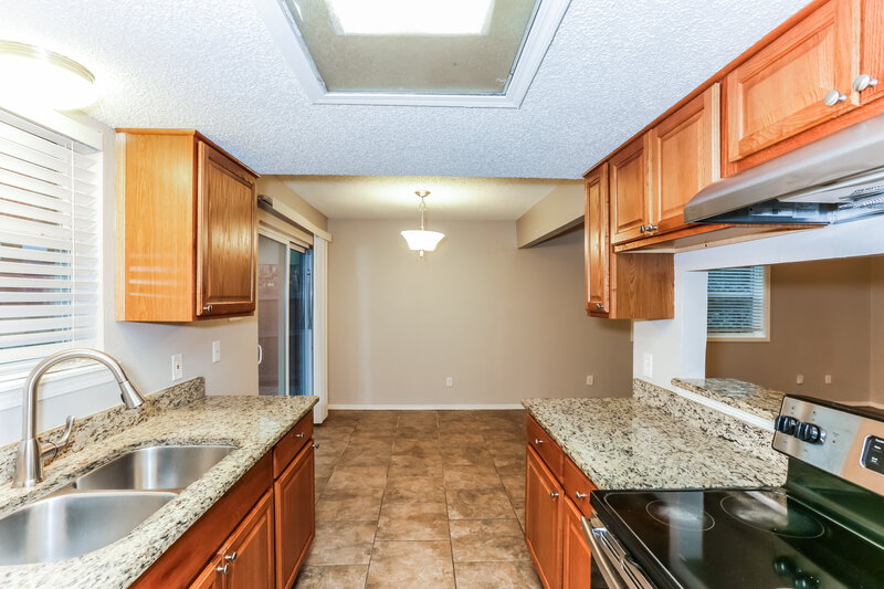 2,070/Mo, 230 Lemon Dr Arlington, TX 76018 Kitchen View 2