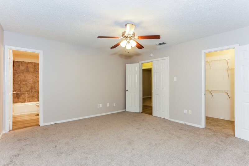 2,070/Mo, 230 Lemon Dr Arlington, TX 76018 Main Bedroom View 2