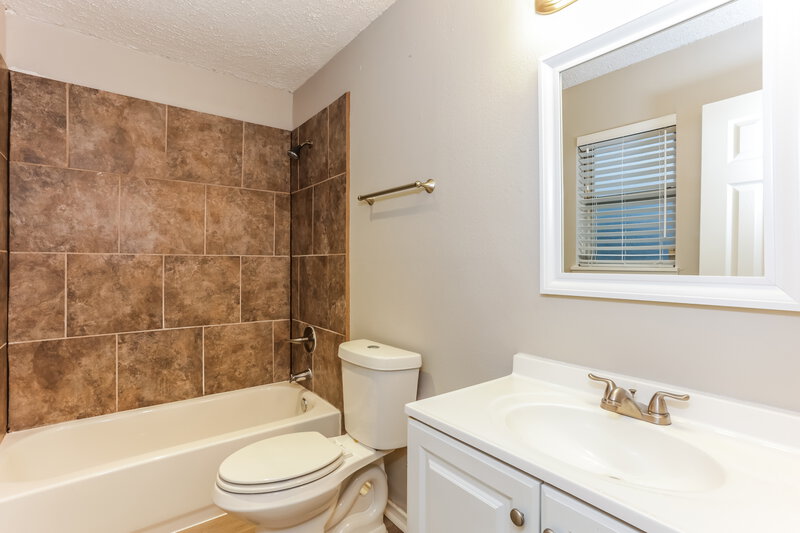 2,070/Mo, 230 Lemon Dr Arlington, TX 76018 Main Bathroom View