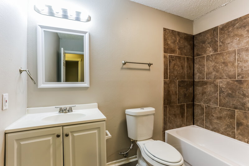 2,070/Mo, 230 Lemon Dr Arlington, TX 76018 Bathroom View
