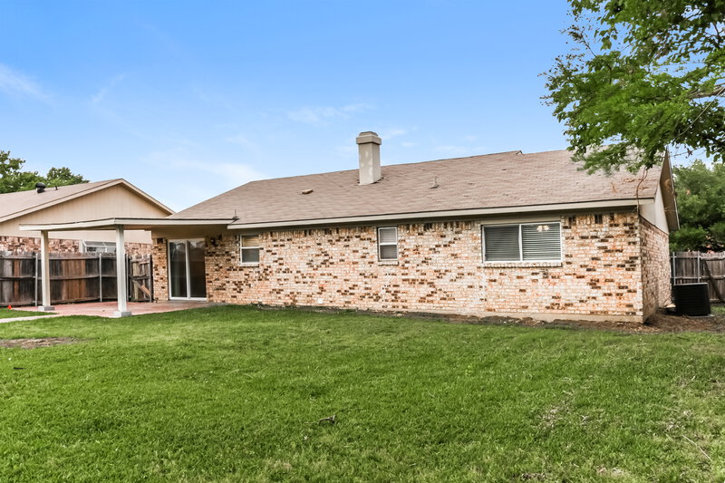 2,070/Mo, 230 Lemon Dr Arlington, TX 76018 Rear View 2