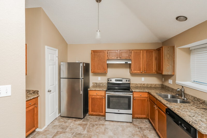 2,095/Mo, 5402 Boxelder Dr Arlington, TX 76018 Kitchen View 2