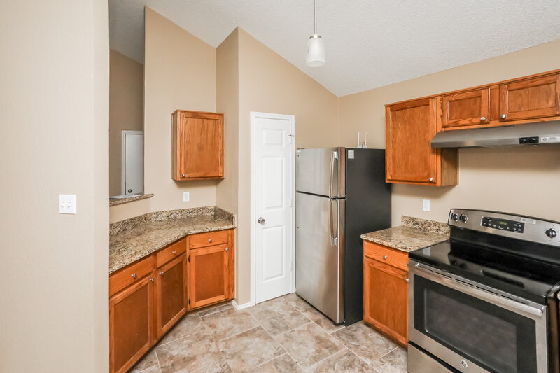 2,095/Mo, 5402 Boxelder Dr Arlington, TX 76018 Kitchen View 3