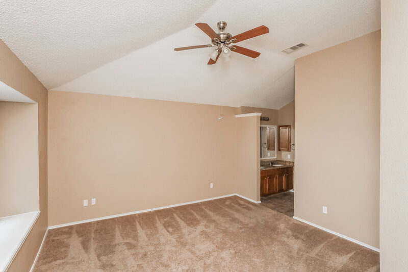 2,095/Mo, 5402 Boxelder Dr Arlington, TX 76018 Main Bedroom View