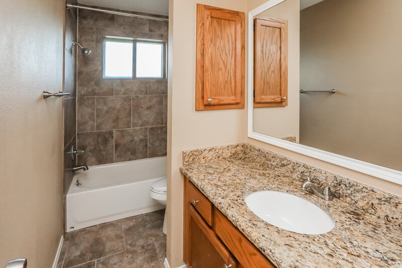 2,095/Mo, 5402 Boxelder Dr Arlington, TX 76018 Bathroom View
