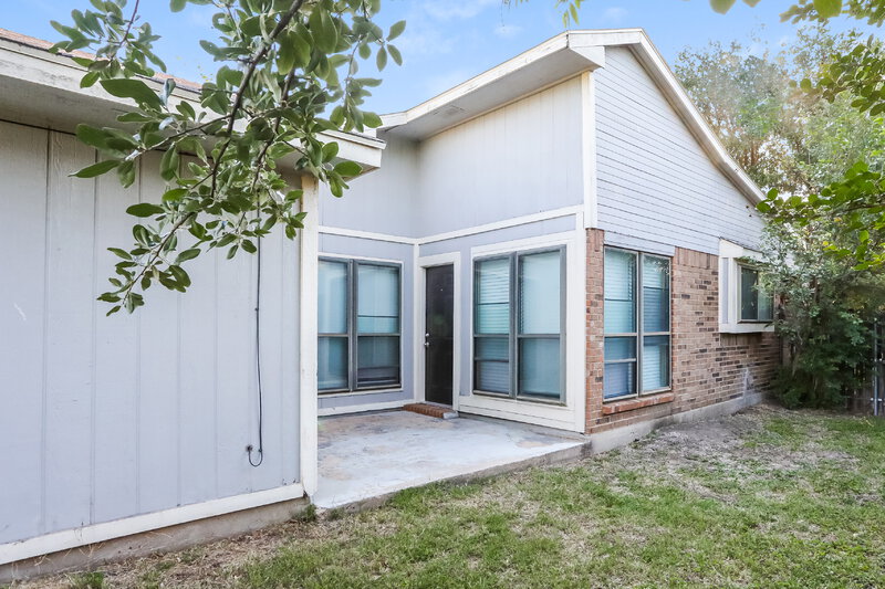 2,095/Mo, 5402 Boxelder Dr Arlington, TX 76018 Rear View