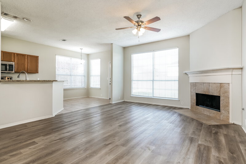 2,710/Mo, 3000 Vicksburg Ln Fort Worth, TX 76123 Living Room View 2