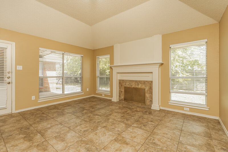 3,180/Mo, 4045 Brookway Dr Fort Worth, TX 76123 Living Room View 2