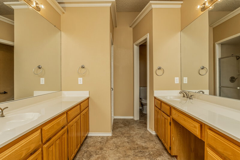 3,180/Mo, 4045 Brookway Dr Fort Worth, TX 76123 Main Bathroom View 2