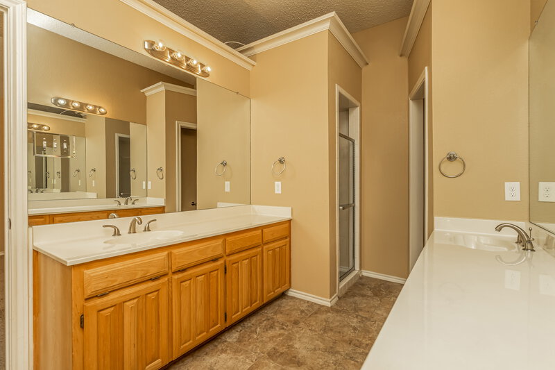 3,180/Mo, 4045 Brookway Dr Fort Worth, TX 76123 Main Bathroom View 3