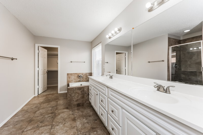 2,345/Mo, 8533 Tallahassee Ln Fort Worth, TX 76123 Main Bathroom View