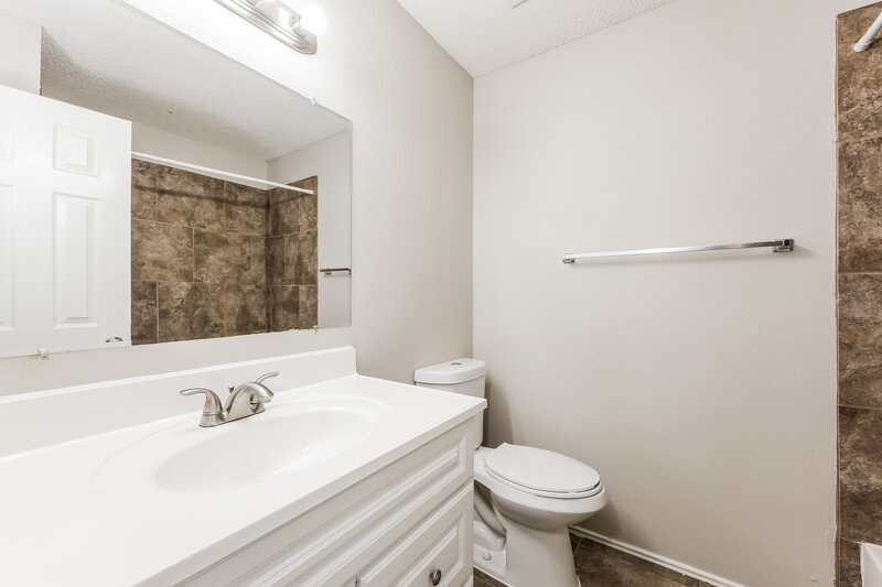 2,345/Mo, 8533 Tallahassee Ln Fort Worth, TX 76123 Bathroom View 2