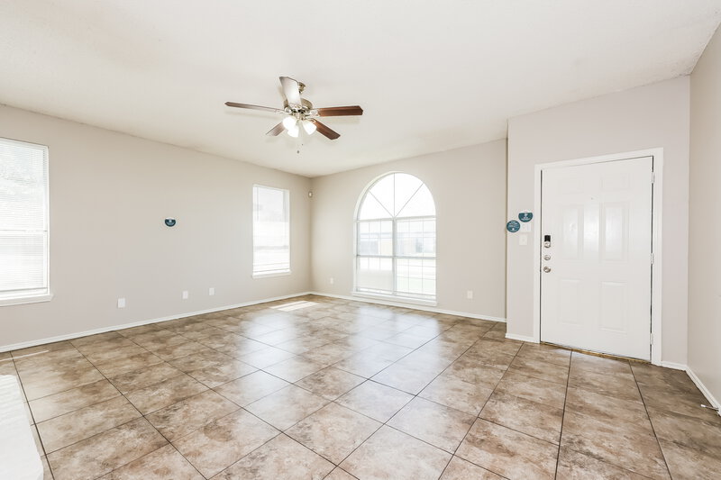 2,580/Mo, 6977 Avington Way Fort Worth, TX 76133 Living Room View