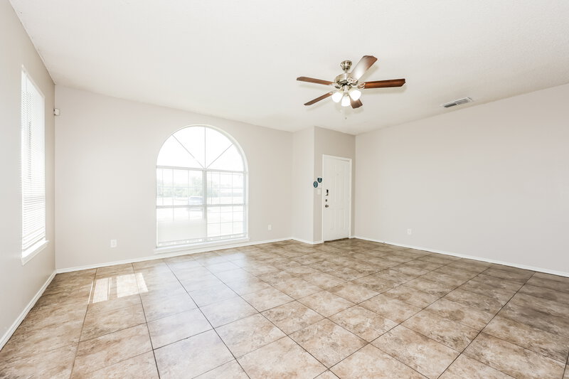 2,580/Mo, 6977 Avington Way Fort Worth, TX 76133 Living Room View 2