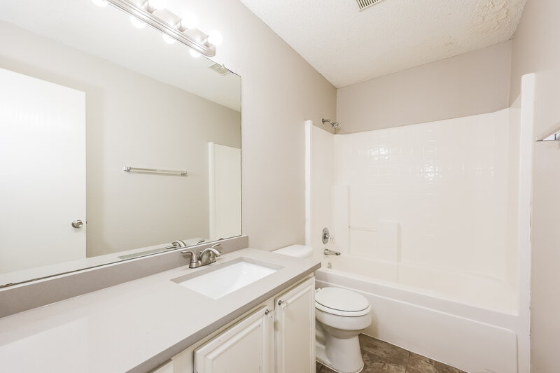 2,580/Mo, 6977 Avington Way Fort Worth, TX 76133 Bathroom View