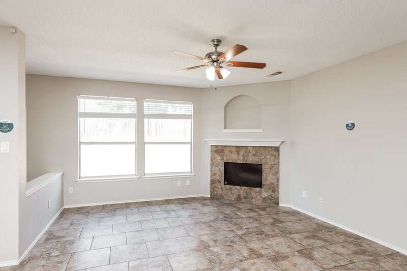 2,345/Mo, 5416 Kingsknowe Pkwy Fort Worth, TX 76135 Living Room View