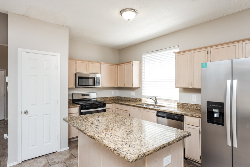 2,345/Mo, 5416 Kingsknowe Pkwy Fort Worth, TX 76135 Kitchen View