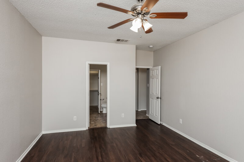 2,345/Mo, 5416 Kingsknowe Pkwy Fort Worth, TX 76135 Main Bedroom View