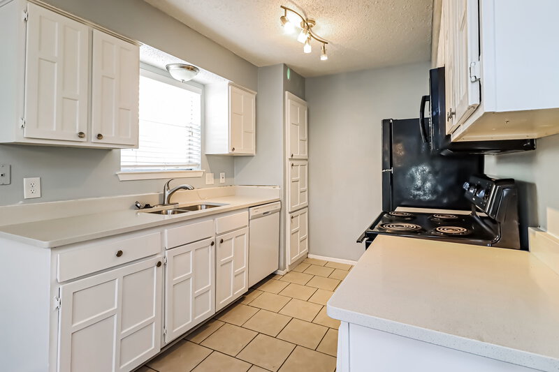 1,745/Mo, 2821 Lana Circle Fort Worth, TX 76140 Kitchen View