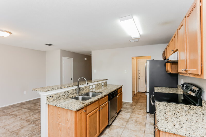 1,710/Mo, 10616 Many Oaks Dr Fort Worth, TX 76140 Kitchen View 2