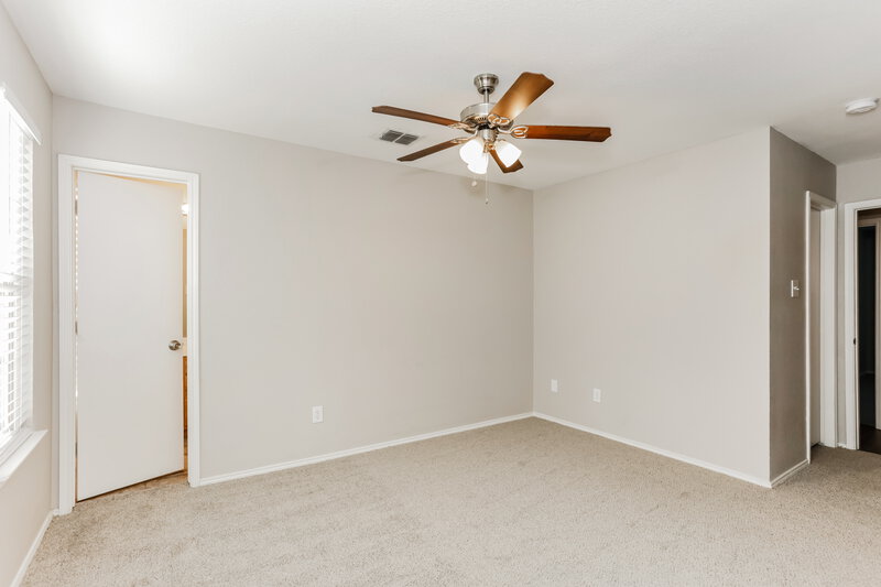 1,710/Mo, 10616 Many Oaks Dr Fort Worth, TX 76140 Main Bedroom View 3