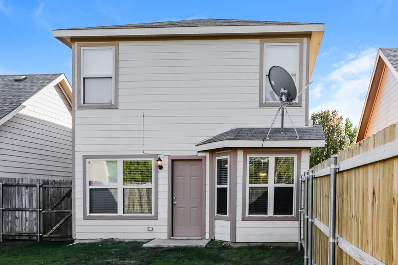 1,710/Mo, 10616 Many Oaks Dr Fort Worth, TX 76140 Rear View 2