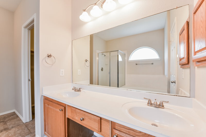 2,950/Mo, 9029 Saratoga Rd fort worth, TX 76244 Main Bathroom View 2