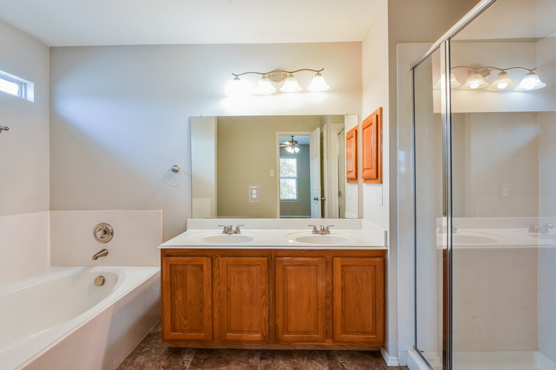 2,950/Mo, 9029 Saratoga Rd fort worth, TX 76244 Bathroom View