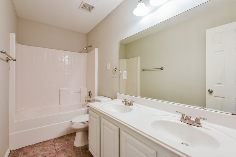 2,950/Mo, 9029 Saratoga Rd fort worth, TX 76244 Bathroom View 2