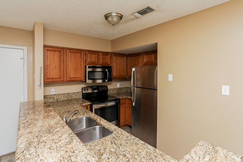 2,100/Mo, 935 Gaynor Ave Duncanville, TX 75137 Kitchen View