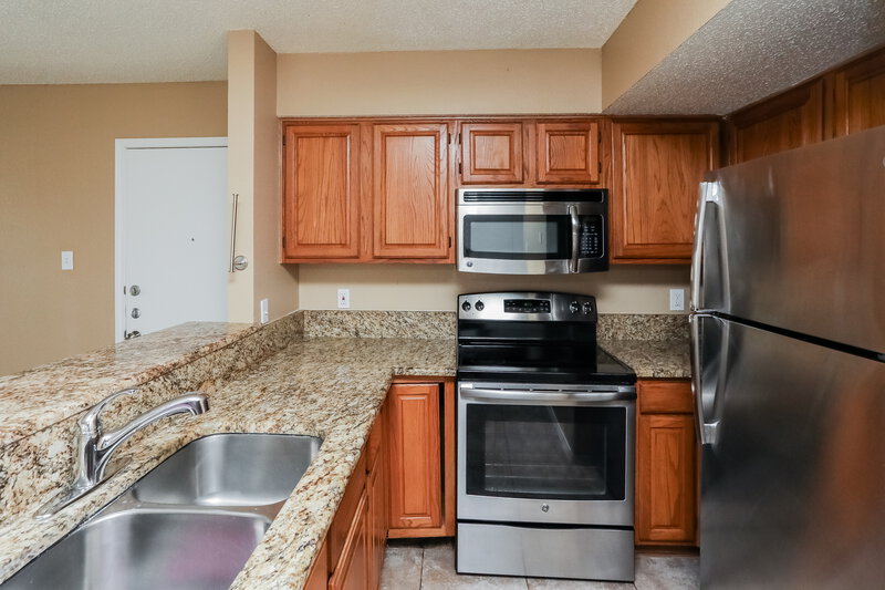 2,100/Mo, 935 Gaynor Ave Duncanville, TX 75137 Kitchen View 2