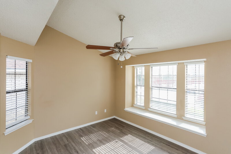 2,100/Mo, 935 Gaynor Ave Duncanville, TX 75137 Main Bedroom View